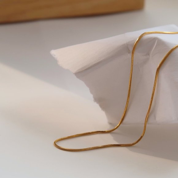 NEW 18K Gold Plated Snake Chain Necklace - Picture 4 of 10